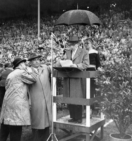 Jules Rimet em discurso na vitória da Alemanha sobre a Hungria na Copa do Mundo de 1954