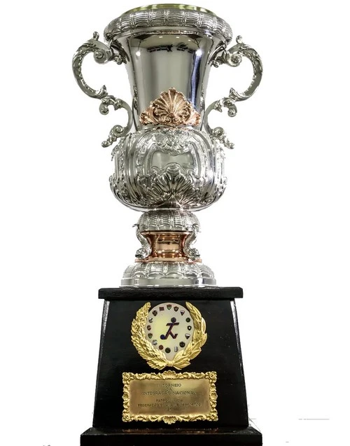 Troféu do Torneio - conquista do Atlético Goianiense