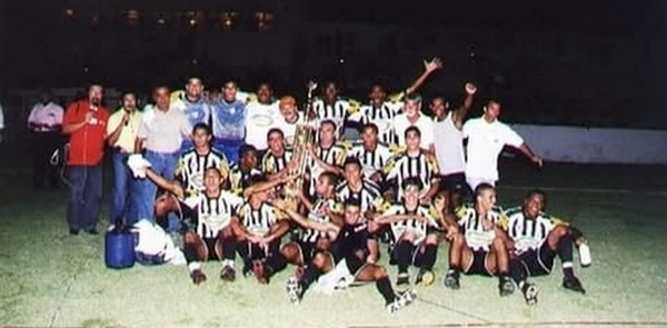 Central com a Taça do Jarbas Vasconcelos