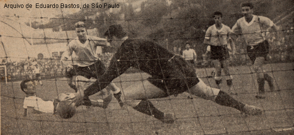 M�spoli defende a meta Uruguai