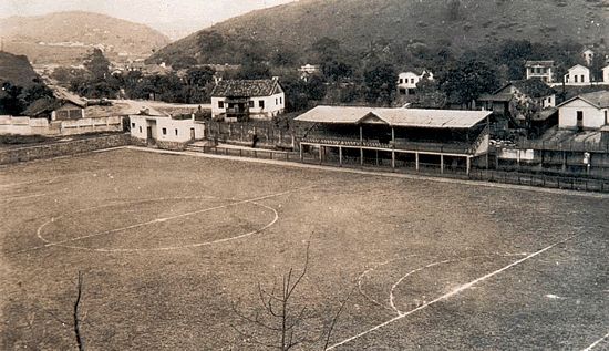 estadio do Cachoeiro FC em 1960 com arquibancadas de madeira