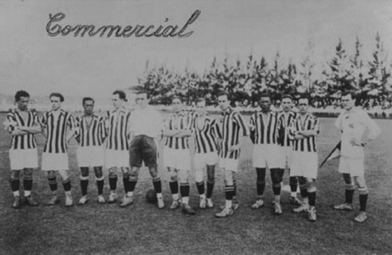 Equipe na década de 20 antes de uma partida no Estádio da Rua Tibiriçá