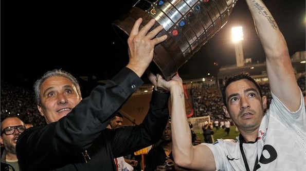 Tite e Chico seguram a Taa