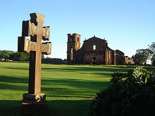 Foto da Cruz Missioneira em Ruínas de São Miguel das Missões