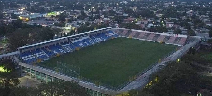 Estadio municipal, alugado pelo CD Aguila