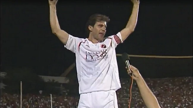 Tulio com a camisa do Vila Nova na Série C 2007